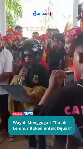 JAILOLO, BanoaTV – Gelombang penolakan terhadap investasi pertambangan di Halmahera Barat kembali memanas. Masyarakat Adat Suku Wayoli secara tegas menolak segala bentuk eksploitasi di tanah adat mereka. Penolakan itu tertuang dalam pernyataan sikap bertajuk “Wayoli Menggugat” yang disebarkan oleh Pengurus Harian Masyarakat Adat Suku Wayoli Provinsi Maluku Utara periode 2021–2026. Dalam pernyataan yang disampaikan masyarakat adat saat berorasi menegaskan bahwa investasi tambang bukan solusi pembangunan, melainkan bentuk penjajahan baru yang merampas hak-hak masyarakat adat dan menghancurkan lingkungan. “Dulu kita dijajah bangsa asing. Kini kita dijajah bangsa sendiri lewat investasi tambang. Mereka datang bukan membawa kesejahteraan, tapi bencana,” tegas Bala Tertua Suku Wayoli, Cico Bunga, saat ditemui di Telaga Rano, Sabtu (13/10/2025). Masyarakat adat menilai bahwa rencana investasi di kawasan Telaga Rano dan Gunung Sembilan adalah ancaman serius terhadap ruang hidup mereka. Wilayah yang selama ini menjadi sumber air, kebun, dan hutan adat, kini diincar untuk aktivitas pertambangan yang diklaim atas nama pembangunan. “Telaga Rano itu hidup kami. Di situ air kami, di situ hutan kami, di situ roh leluhur kami. Kalau mereka gusur itu, artinya mereka bunuh kami pelan-pelan,” ujar Olana Ma Kolano, tokoh adat perempuan Wayoli. Mereka juga menuding pemerintah dan korporasi telah bersekongkol memuluskan izin tambang tanpa menghormati hak ulayat masyarakat adat. “Kami sudah muak dengan kata pembangunan. Kami sadar, tambang itu hanya membawa lumpur, bukan kemakmuran. Kami tidak akan diam ketika tanah kami dijual di meja penguasa,” kata Katarabumi, Ketua Harian Masyarakat Adat Wayoli. Dalam pernyataan resminya, masyarakat adat menegaskan siap mempertahankan wilayah mereka dengan segala cara, bahkan dengan nyawa sekalipun. “Sejengkal tanah kami dirampok, maka kami mempertaruhkan nyawa kami. Lebih baik mati di depan moncong senjata daripada hidup melihat tanah leluhur kami hancur,” tegas mereka dengan lantang. Wayoli juga mengutip dasar hukum yang menjadi pijakan perjuangan mereka, antara lain Pasal 18B ayat (2) dan Pasal 28I ayat (3) UUD 1945, serta Putusan Mahkamah Konstitusi Nomor 35/PUU-X/2012 yang menegaskan hutan adat bukan lagi hutan negara. Mereka juga merujuk pada UU Nomor 32 Tahun 2009 tentang Perlindungan dan Pengelolaan Lingkungan Hidup (PPLH) yang mewajibkan negara melindungi hak-hak masyarakat adat. “Negara ini punya hukum, tapi hukum itu selalu tajam ke bawah dan tumpul ke atas. Kalau pemerintah masih menutup mata, kami akan buka mata dunia untuk lihat siapa yang menindas kami,” katanya lagi dengan nada tinggi. Masyarakat Adat Suku Wayoli menegaskan bahwa tanah adat bukan ruang kosong, tetapi ruang hidup yang diwariskan leluhur untuk dijaga. Mereka menolak segala bentuk investasi di wilayah adat Wayoli dengan alasan apa pun. “Tanah ini tanah bertuan. Tuannya adalah Bala Tertua, tuannya adalah Wayoli. Kami bukan anti pembangunan, tapi kami anti perampasan,” tutup kordinator aksi dengan tegas. Mereka menyerukan kepada pemerintah pusat, Pemprov Maluku Utara, dan Pemkab Halmahera Barat untuk menghentikan seluruh rencana eksploitasi di wilayah Telaga Rano, Gunung Sembilan, dan kawasan adat lainnya. #banoatv #beritapopuler #halteng #fyppppppppppppppppppppppp 