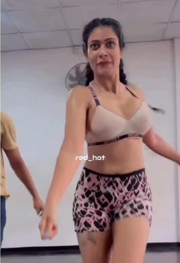 චූලක්ශිගෙ සෙක්සි ඩාන්ස් එක 🥵🍑  #puka #kukku #chulakshi #chulakshiranathunga #viral @tiktok creators 