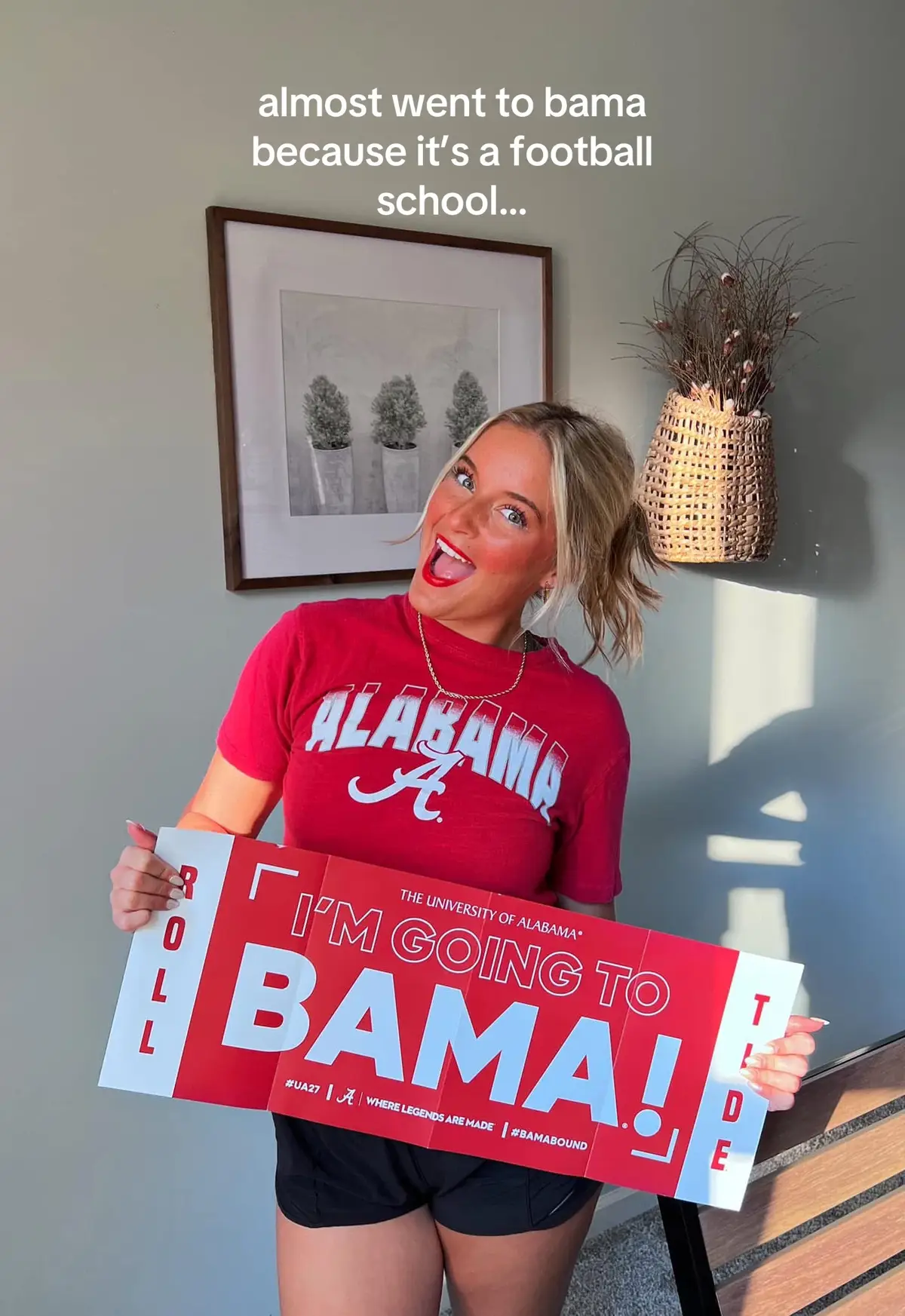 the girl in the first photo is terrifying 😀😀😀 