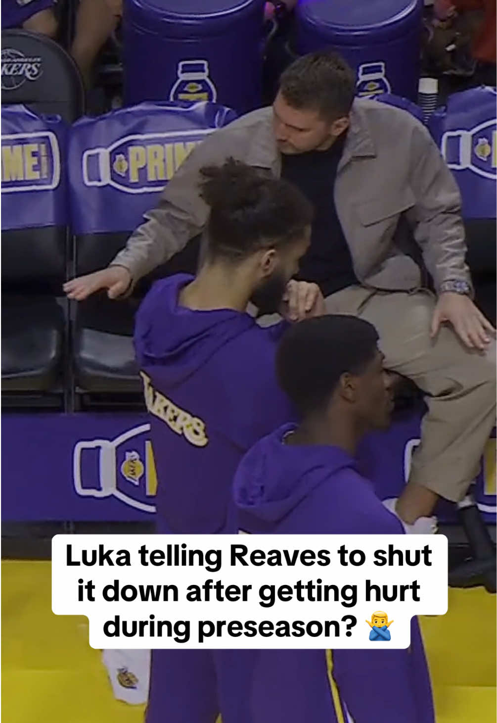 Austin Reaves left the game after going down on this play. #NBA #basketball #nbabasketball #lukadoncic #lakers 