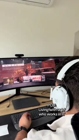 Really ruining our ✨aesthetic✨ home vibe 🥲 #IT #gamer #techsetup #relationshiphumor #pov @Mike Joseph892 