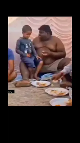 le petit à fait Kaka sur le steque de son papa 🤣🤣#steque #funny #rire #drole #🤣 