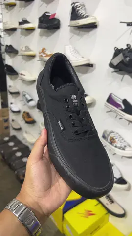 Sepatu fullblack Brick mansions original, beli sekarang harganya lagi diskon & bisa COD 🛒 #sepatufullblack #brickmansions #sepatumurah 