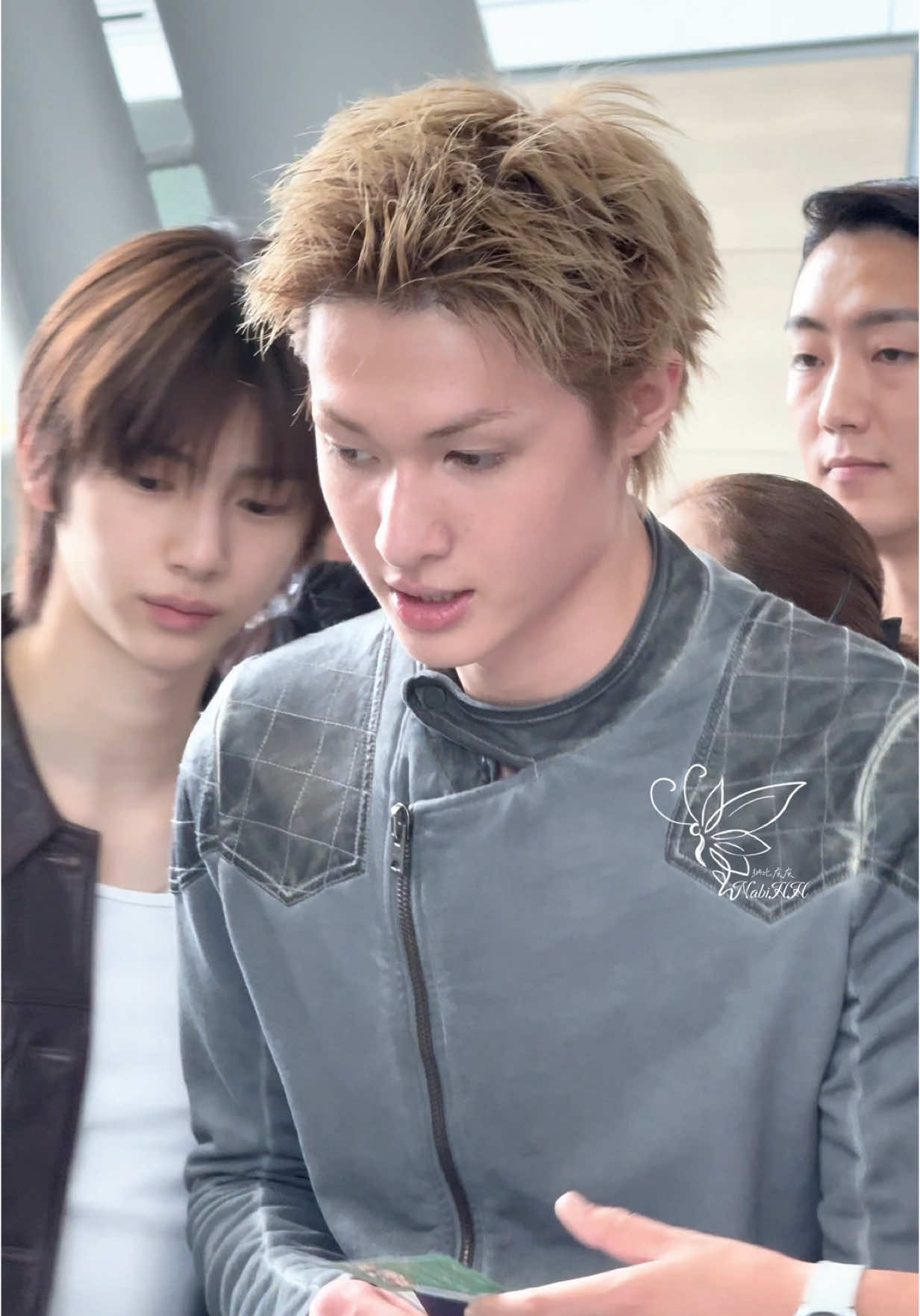 That jawline and Adam’s apple combo? Unreal😭✨ #cortis #cortis_martin #martin #cortismartin #마틴 #martinedwards 