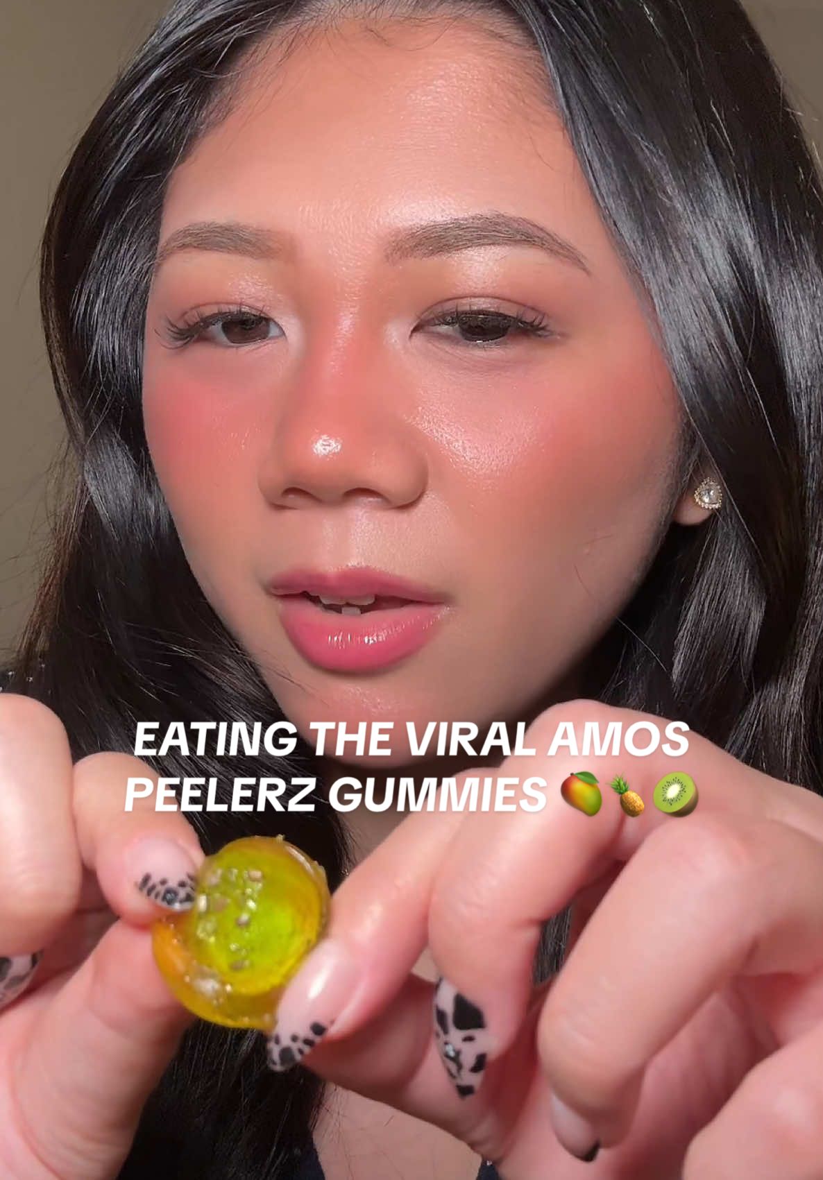I will never get over how yummy these are, thank you @Amos Sweets for always satisfying my sweet tooth cravings 🥰 #amossweets #amossweetspeelerz #peelerz #peelerscandy #viralcandy 