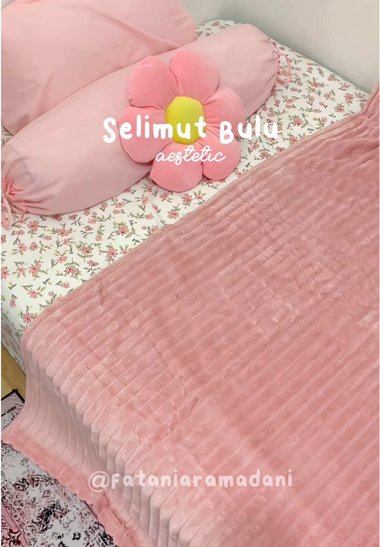 selimut super lembut mana warna dan teksturnya gemes bgt😍 #selimutbulu #selimutbuluhalus #selimutaesthetic #selimut #dekorasikamar 