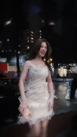 [131025] BÙI LAN HƯƠNG Ở SHOW PHÒNG TRÀ BẾN THÀNH Không 1 mỹ từ nào có thể diễn tả hết về nhan sắc này 🥹 #BuiLanHuong 