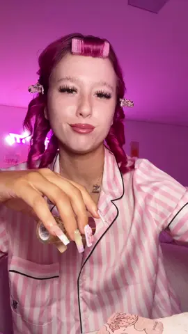 Filmed at like 5am this reminds me of school but I’m on my plane 