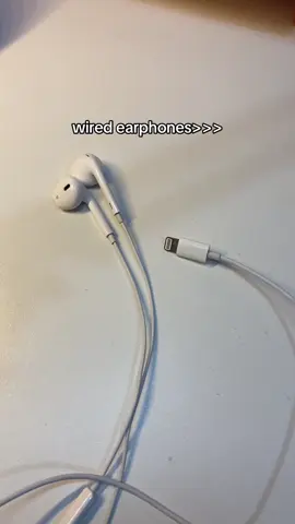 Looking for a wired earphone for ios unit? Gotcha! No worries— here it is✨🤩 no more jamming distruptions dahil di to nalolowbat + the sound quality is so good! #wiredearphones #headset #earphoneforiphone #affordable #earhphones