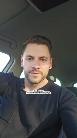 Das geht in einem vermeidenden Bindungstyp vor...weit hinter dem, was er dir zeigt. 🧡