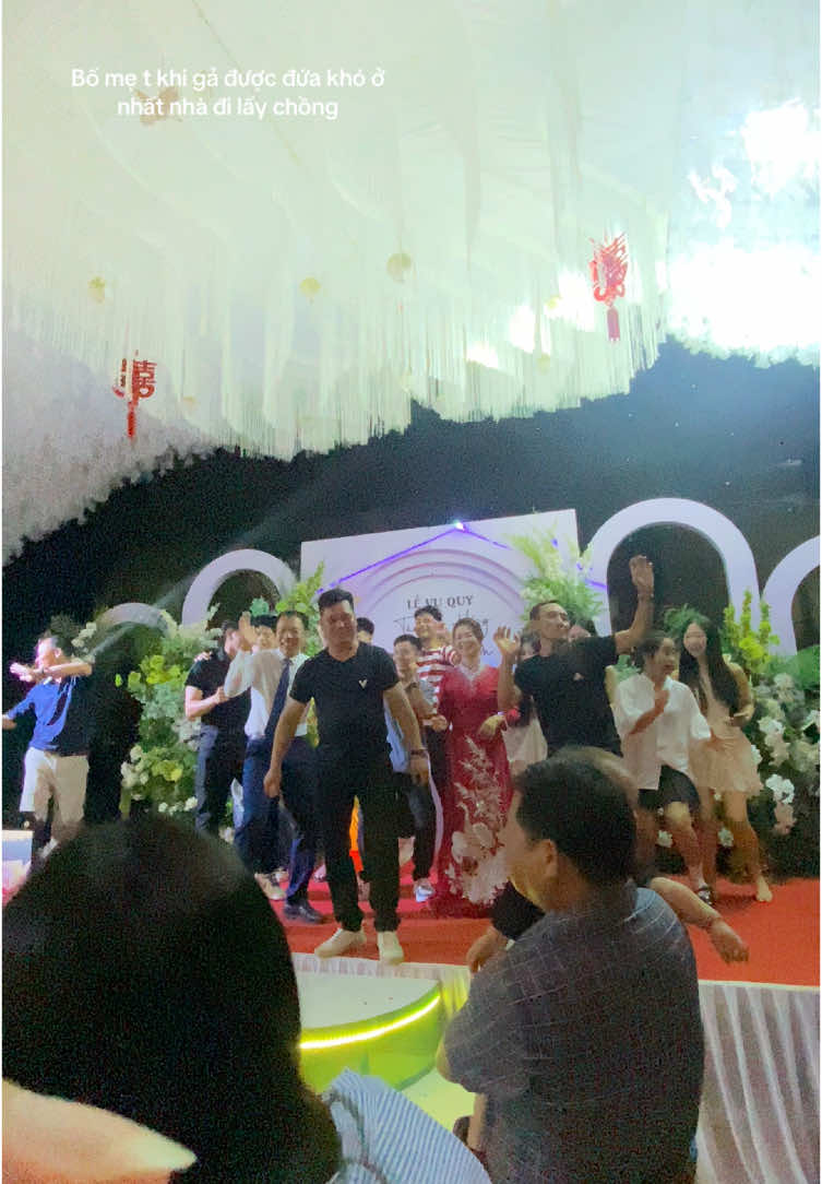 Cưới tui nhưng bố mẹ tui là người vui nhất 🥰🥰🥰 #wedding #trending #viral 