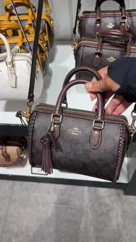 2 @Coach stores, 1 bag. Can we guess which bag I left with?!? 🥴🤗 #fyp #foryoupage #coach 