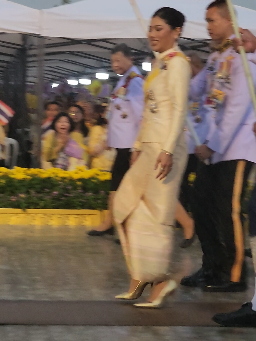 งดงามท่ามกลางสายฝน