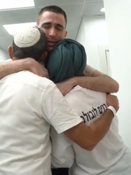 Heartwarming moments: After being kidnapped on October 7, 2023, and surviving more than 2 years in H*mas captivity in Gaza, Avinatan Or has finally reunited with his partner Noa Argamani and his parents in Israel.  Noa and Avinatan were kidnapped separately from the Nova Music Festival in southern Israel on October 7, 2023. Held in separate captivity, Noa was rescued by the IDF in June 2024. Now, after both unimaginable pain and strength, Noa and Avinatan are together again. Credit: IDF