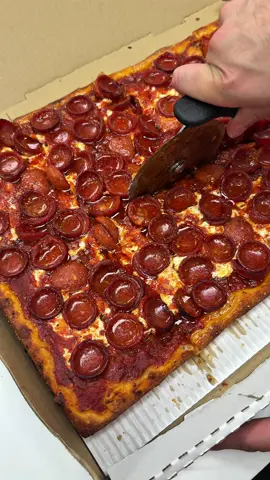 Turn your volume up for happiness. #princestreetpizza #nypizza #pepperoni #oily 