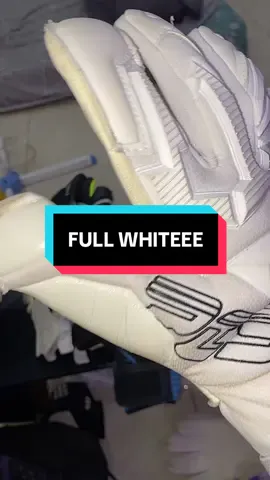 Full white nya masih ready bangettt!!!  #newrelease #sarungtangankiper #gloves #pgs #fyp 