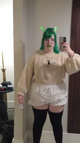 what happens at the Shrek rave, stays at the Shrek rave.  With this face paint, you'll never have to worry about your makeup being all ogre. 