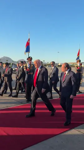 President Trump arrives in Egypt and invites El-Sisi to ride in the Beast with him 🇺🇸🇪🇬