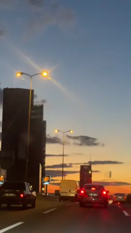 ابقي دائمأً قوية اجعليهم يتساءلون كيف مازلتي تٌزهرين؟♡ @قهوة مالحة 