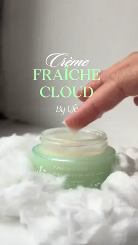 Un peu de fraîcheur en ASMR dans tes pourtoi ☁️ J’ai découvert la crème ulé beauty et la sensation de fraîcheur sur la peau est incroyablee 🧊 et la barrière cutanée est bien protégée ✨ Parfaite pour cette mi saison, là où l’hydratation est nécessaire pour le changement de température !! Marque française et ingrédients qualitatifs 🥒☁️ @Ulé Beauty Mercii 🫶🏼 #cremevisage #skincare #asmr
