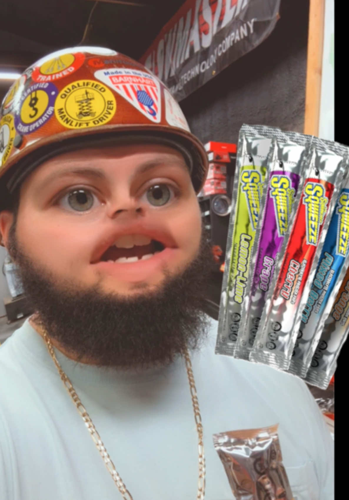 Sqwincher means work is coming! Grab some yourself, don’t take them from bossman! #rickyandtheboss #breadstickricky #sqwincher #sqwinchersqweeze #roughneckroscoe @Sqwincher 