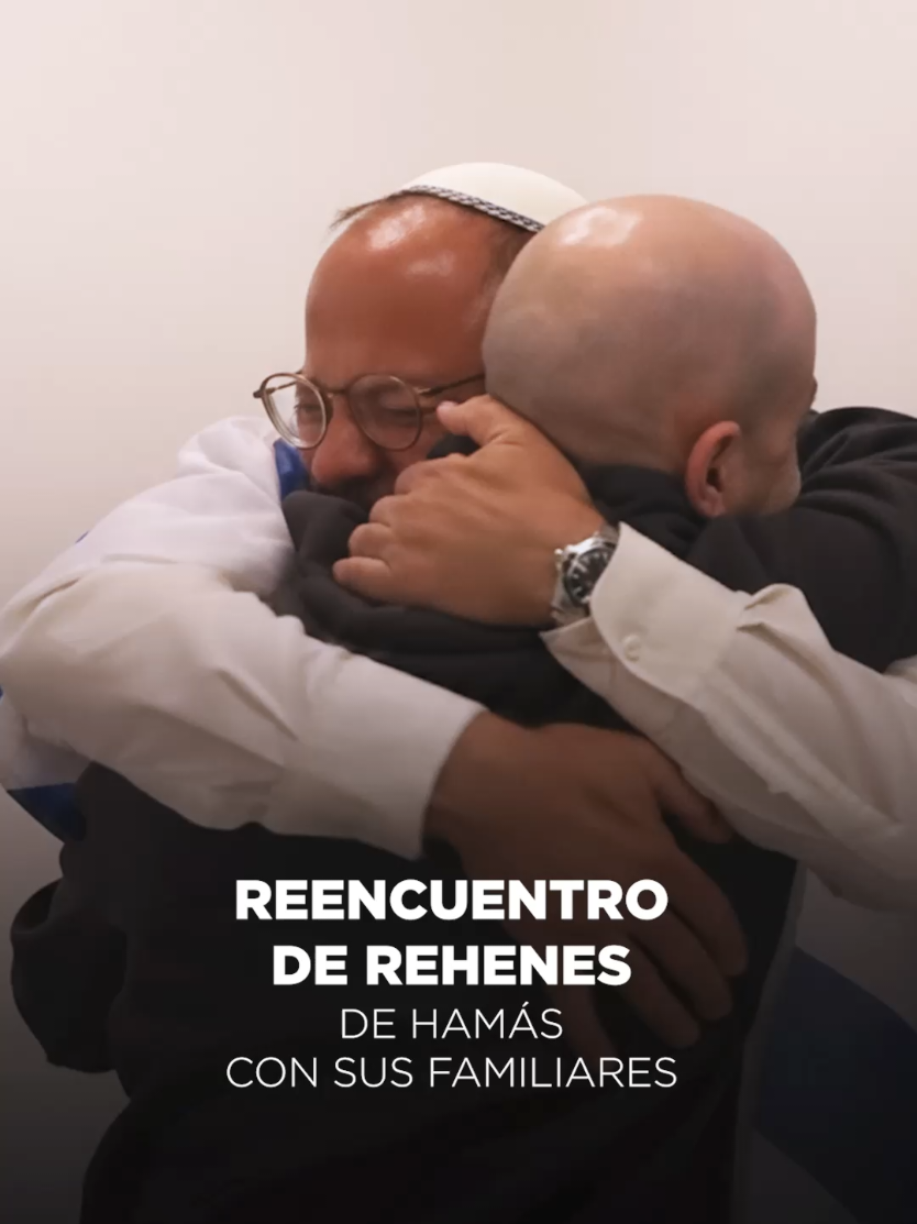 Hamás liberó en la madrugada de este lunes a 20 rehenes que mantenía en cautiverio desde el pasado 7 de octubre de 2023, como parte de la primera fase de un acuerdo de alto al fuego con Israel. Los detalles fueron confirmados por las Fuerzas de Defensa de Israel (FDI), que informaron que los rehenes fueron inicialmente entregados a la Cruz Roja y luego transportados a territorio israelí. Lo ocurrido este lunes es parte de la primera fase de un plan de paz para Gaza diseñado por EE.UU. Más detalles en Teletica.com. #Israel #Palestina #Gaza #Noticias 