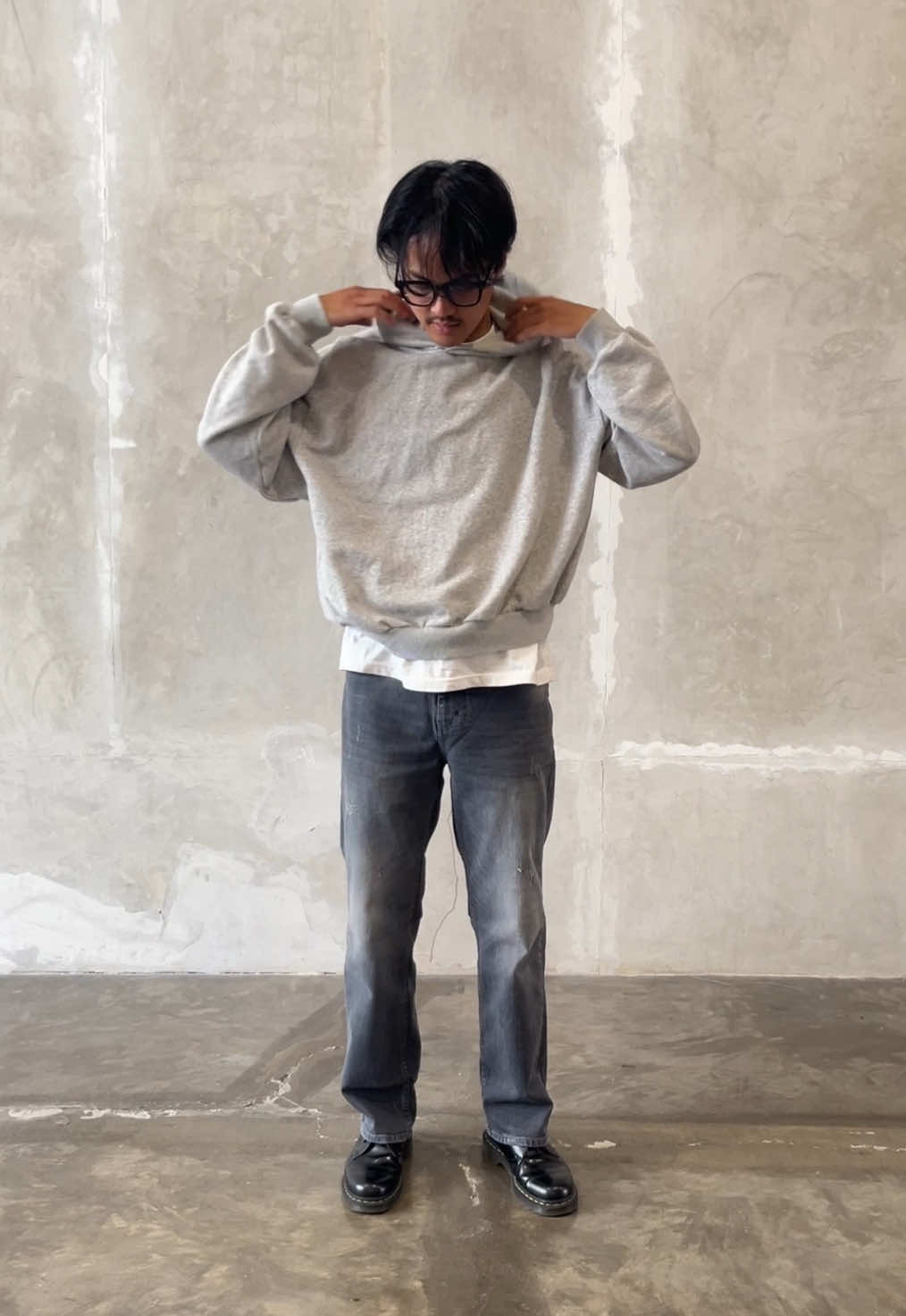 ‘Loose Pants Light Grey’ tersedia di keranjang kuning dalam stock terbatas, check out sekarang juga sebelum kehabisan!👀🛒✨