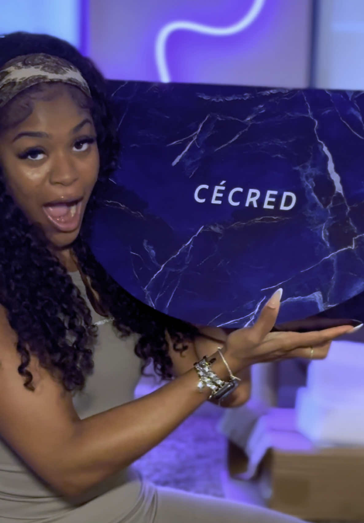 someone pinch me right now 🤭💙 huge thank you to @CÉCRED for thinking of me and sending over the new protection collection which i’m STOKED to try 🥹 this still feels so surreal!  #fyp #cecred #cecredhaircare #cecredreview #cecrededgedrops 