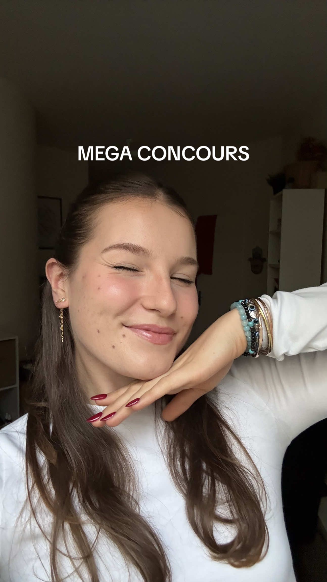 Énorme concours 🫶🏼 Conditions : ✅ être abonnée à mon compte ✅ liker ce post ✅ inviter 3 personnes en commentaires + boost tes chances en repartageant cette vidéo en story ou en la republiant Produits à gagner : (⚠️ Tous ces produits seront repartis aléatoirement entre les 2 gagnantes) Compléments : * Beauty collagen - Vital Proteins * Infusion super Glow - SOVA * Collagène au matcha - Nutri & Co * Ashwaganda - Aromazone * Acide hyaluronique - Aromazone * 3 compléments pour l’immunité - Dieti Natura * Cure Balance & Clear - Circles * Balance tes sucres - SOVA * Omegas 3 végétal - Les 3 Chênes  * Collagène beauté - Les 3 Chênes  * Trio d’huiles essentielles spécial digestion - Aromazone Skincare : * Lotion tonique - Aromazone  * Sérum acide hyaluronique - Aromazone * Crème fluide zinc  - Aromazone * Sérum contour des yeux - Aromazone * Sérum niacinamide - Aromazone * Toute la gamme apaisante - Gallinée (toner, sérum, crème hydratante, contour des yeux, masque) * Sérum cils - Aromazone * Crème visage - Moom * Élixirs des vagues - Algologie * Poudre de soie - Dr Hauschka * Baume à lèvres - Dr Hauschka * Crème-gel - La Rosée * Huile lèvres - Les Filles en Rouje * Huile visage - Les Filles en Rouje * Nettoyant visage - Les filles en Rouje Déodorants : * 4 étuis collections limitées - Wild * 5 recharges Wild * Déodorant fraîcheur - Sanoflore Hair care : * Shampooing anti chute - Make My Mask * Sérum croissance - Make My Mask * Dermaroller - Make My Mask * Serum anti chute - Luxéol * Conditionner anti chute - Luxéol * Sérum aux peptides - Aromazone  Food : * 30g de matcha cérémonie - Anatae * 1 fouet chasen pour matcha - Nutri&Co * chocolat Super Woman - Delikao * Infusion Équilibré Naturel - Yogi Tea * + autres surprises Autres : * Gel intime hydratant - Circles * Parfum sans perturbateurs endocriniens - Aimée de Mars Bonne chance 🍀  #hormones #cleanbeauty #bienetre #complementsaliementaires #skincare
