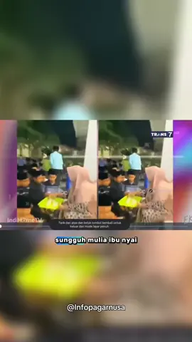 Media Dianggap Gagal Paham, Publik Kecam Framing Negatif Tayangan Trans 7 Tentang Kehidupan Santri di Pesantren Program televisi XPOSE UNCENSORED Trans 7 tengah menjadi sasaran kecaman publik dan komunitas pesantren setelah menayangkan kompilasi video viral yang menyoroti kehidupan kyai dan santri dengan narasi yang dinilai tendensius dan tidak berimbang. Kritik keras mengemuka, menuduh media tersebut melakukan framing negatif terhadap tradisi pengabdian (khidmah) di lingkungan pesantren. Program Trans 7 Dinilai Gagal Paham Tradisi Pesantren Kontroversi ini berpusat pada tiga poin yang diangkat program tersebut: santri harus berjalan jongkok untuk mendapatkan minuman, kontrasnya kekayaan kyai (ditunjukkan dengan sarung mahal dan mobil mewah) dengan umat yang justru memberikan amplop, serta santri yang berkhidmah melakukan tugas rumah tangga layaknya Asisten Rumah Tangga (ART). Warganet dan pihak yang mengaku santri menilai Trans 7 gagal memahami filosofi di balik adegan-adegan tersebut. Bagi komunitas pesantren, tindakan seperti mencium tangan Kyai sambil merendah (ngesot) atau memberikan sumbangan (amplop) adalah ekspresi ta’dzim (penghormatan) dan upaya mencari barokah (keberkahan), bukan tanda eksploitasi atau perbudakan. Komentar warganet di media sosial menunjukkan puncak kekesalan atas *framing* yang dianggap merendahkan: 