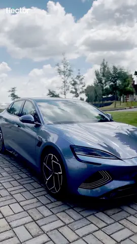 Te invito a conocer el #BYD Seal, un sedan deportivo 100% eléctrico que combina diseño, tecnología y potencia en un solo paquete. Gracias a @BYD Angelopólis para acercarnos al mundo BYD. #Autos #reseña #autoselectricos @BYD Auto Mexico 