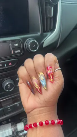 new press on set 🤗  #nailtransition #naildesigns #nails #nailtrends 