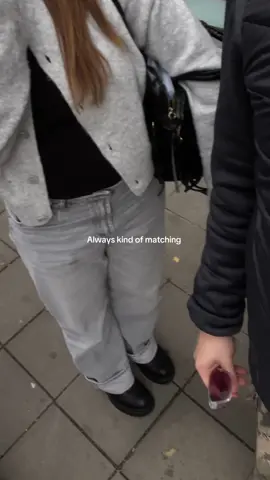 I love that, me and my friends style check @shat.kira 🪩🍂 ———————— #matchingoutfits #partnerlook #friendsoutfitcheck #outfitofthedayinspo #maincharacterenergy 