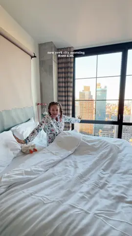 a beautiful new york city morning! so so so happy and grateful to be here!🍎🩷#grwm #morning #nyc #aesthetic #fyp 