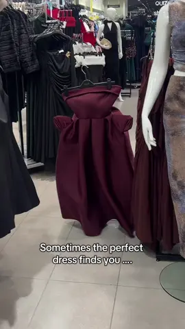 When the dress finds you >> @QUIZ CLOTHING #straplessdress #occasionwear #dress #fyp #foryoupage 