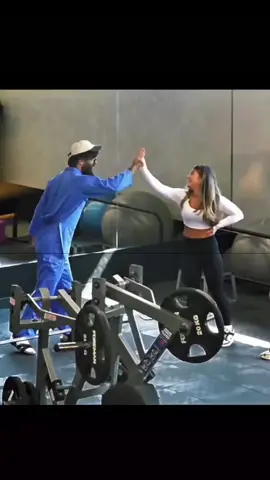 Money it’s not important!  The passion 🎯💥 #anatoly #gym #prank 
