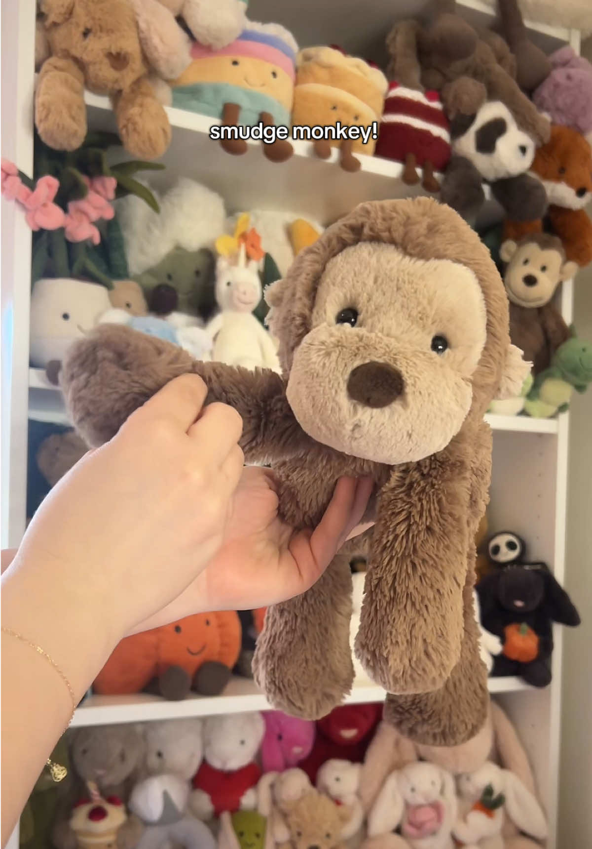 would you add smudge monkey to your jellycat collection!? 🙈🍌 I can’t believe I never made a video unboxing him yet! I’m so so happy he’s finally in my collection 🤎 the smudge jellycats are so soft and cuddly!! #jellycat #jellycats #jellycatcollection #smudgemonkey #jellycathaul 