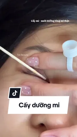 Cấy dưỡng mi - nuôi dưỡng lông mi thật Không phải là cấy nang tóc, mà là đưa dưỡng chất nuôi dưỡng nang mi thật mọc mi, dài mi và khoẻ mi. Khách quen cứ mua hết 1 liệu trình là mua thêm 2-3 cái để dành  #talibeauty #talibeautyacademy #caymi #duongmi 