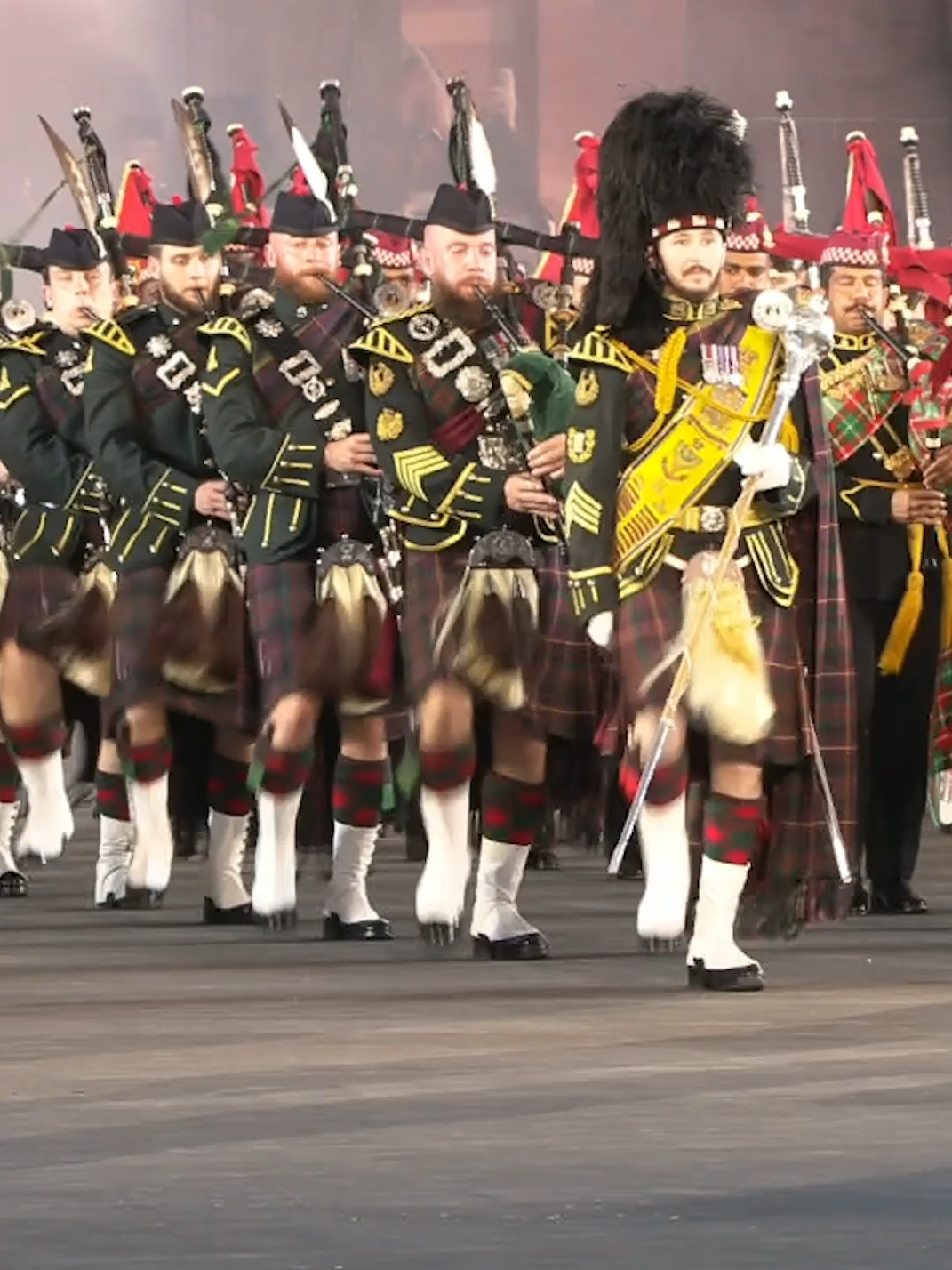 Goosebumps guaranteed😍 #baseltattoo #bagpipes #switzerland #Scotland #basel 