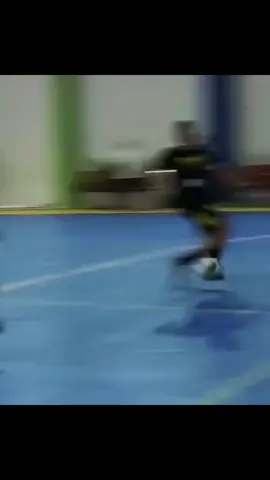 Skills magic in#futsal #foryou #football #skills #trending 
