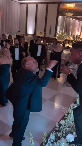 ICONIC WEDDING MOMENT 😂😂 #wedding #weddingband #singing #rnb #coversong @benmallareentertainment 
