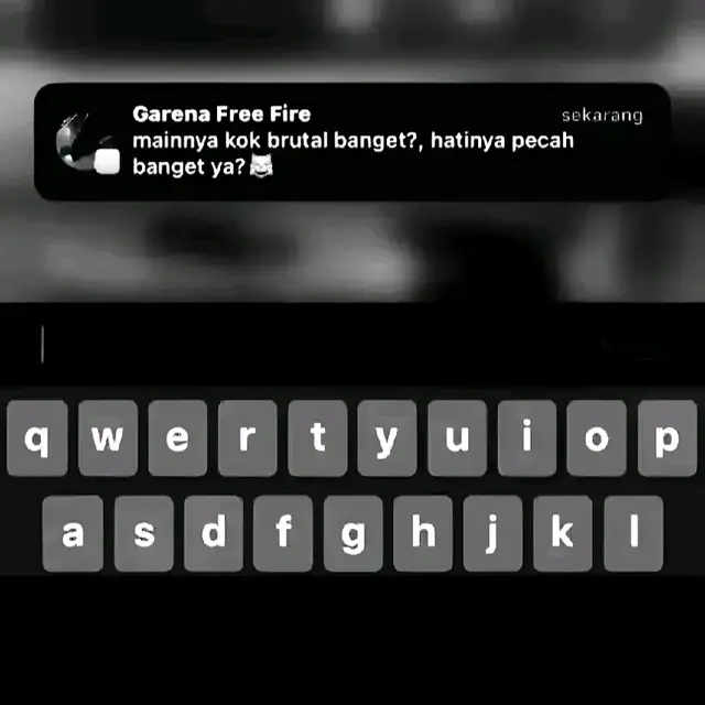 🛒Bahan Utama: 🐔1 ekor ayam, potong 10–12 bagian 🍊 1 sdm air jeruk nipis (opsional, untuk menghilangkan bau amis) 💧 500 ml air (untuk merebus) 🥘 Minyak goreng secukupnya (untuk menggoreng) Bumbu Halus: 🧅 6 siung bawang putih 🧄 8 butir bawang merah 🎋 4 butir kemiri, sangrai 🧅 1 sdt ketumbar 🧂 1 sdt merica butir 🫚 2 ruas kunyit (bakar agar lebih wangi) 🫚 2 ruas jahe 🫚 2 ruas lengkuas Bumbu Tambahan: 🍃 2 lembar daun salam 🍃 2 lembar daun jeruk 🌿 1 batang serai, memarkan 🧂 Garam secukupnya 🧂 Kaldu bubuk/penyedap (opsional) 👩‍🍳 Cara Membuat: 1. Bersihkan ayam. Cuci ayam, lumuri dengan air jeruk nipis dan sedikit garam. Diamkan 10 menit, bilas bersih. 2. Tumis bumbu. Haluskan semua bumbu halus. Tumis bumbu halus bersama daun salam, daun jeruk, dan serai sampai harum. 3. Ungkep ayam. Masukkan ayam ke dalam tumisan bumbu, aduk rata. Tambahkan air hingga ayam hampir terendam. Masukkan garam dan penyedap sesuai selera. Masak dengan api sedang hingga air menyusut dan ayam empuk (sekitar 30–40 menit). 4. Goreng ayam. Panaskan minyak cukup banyak. Goreng ayam hingga kuning kecokelatan dan kulitnya garing. Jangan terlalu lama agar tidak kering. 5. Sajikan. Sajikan dengan sambal, lalapan, atau nasi hangat. #zky #elitecees🥴🤙 #jagoancs🥵🤙 #stroyepep #fyp 