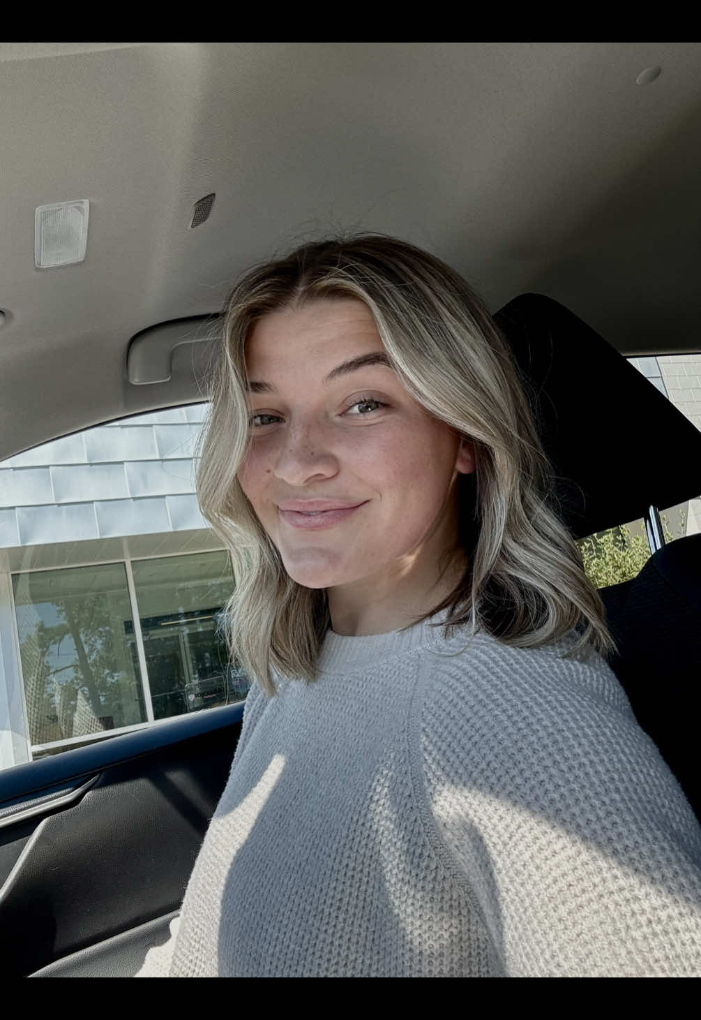 A little chop never hurts 💕  • • • • • #fyp #hairtok #fallhair • • @MOLLIE LEE | HAIRSTYLIST & MUA 