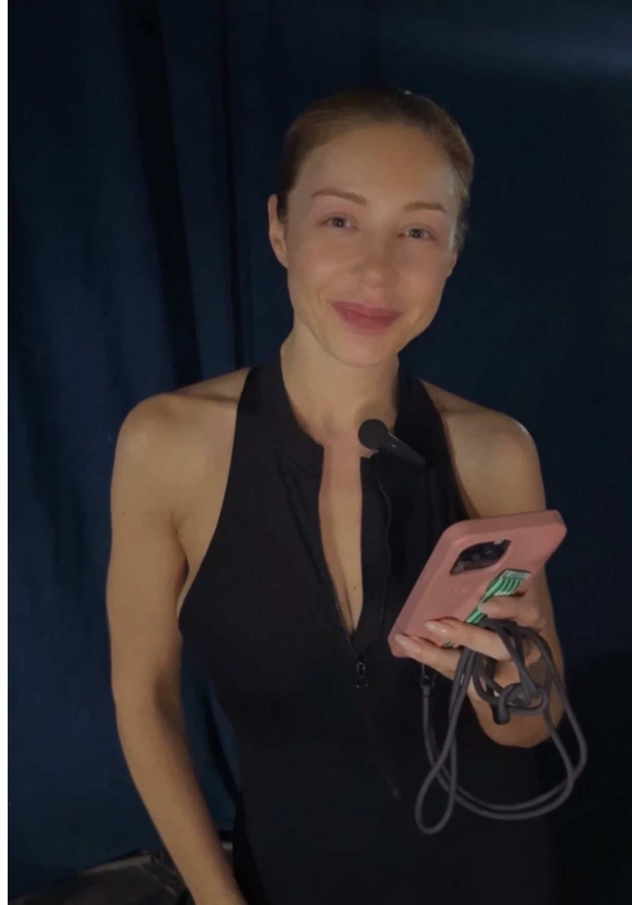 Читаю ваші коментарі😈 #тінакароль #tinakarol 