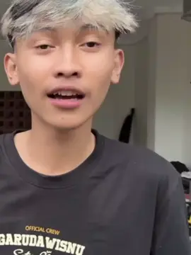 andika: aku lihatin muka yah kiki  aku ya gak tahan, gini gini ni kumisnya ni 😂 ngakak bgt andika kalo suruh jahilin ayah kiki nomor 1 #fxyzcba #x #andika#kiki#garudawisnusatriamuda 
