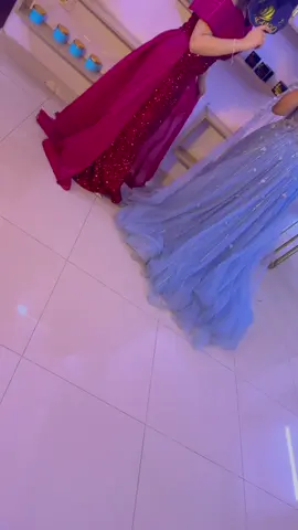 المعرس واحد والمجانين الف🤣🤣 المعزومه سويتلها عرض مكياج وتسريحه وفستان وعدسات ورموش واضافر ب١٠٠ بس🥰#الصين_ماله_حل😂 #اكسبلور #اعراس #فساتين #مكياج 