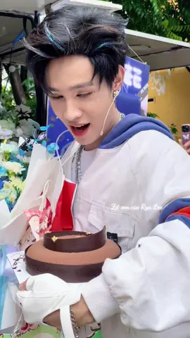 Happy birthday Ryn Lee chúc Ryn tuổi mới luôn thành công rực rỡ , nhiều niềm vui hạnh phúc bình an và thật thành công trên con đường mà Ryn chọn nhé ❤️🥰#LeQuangHuy #RynLee @Quang Huy Lê 