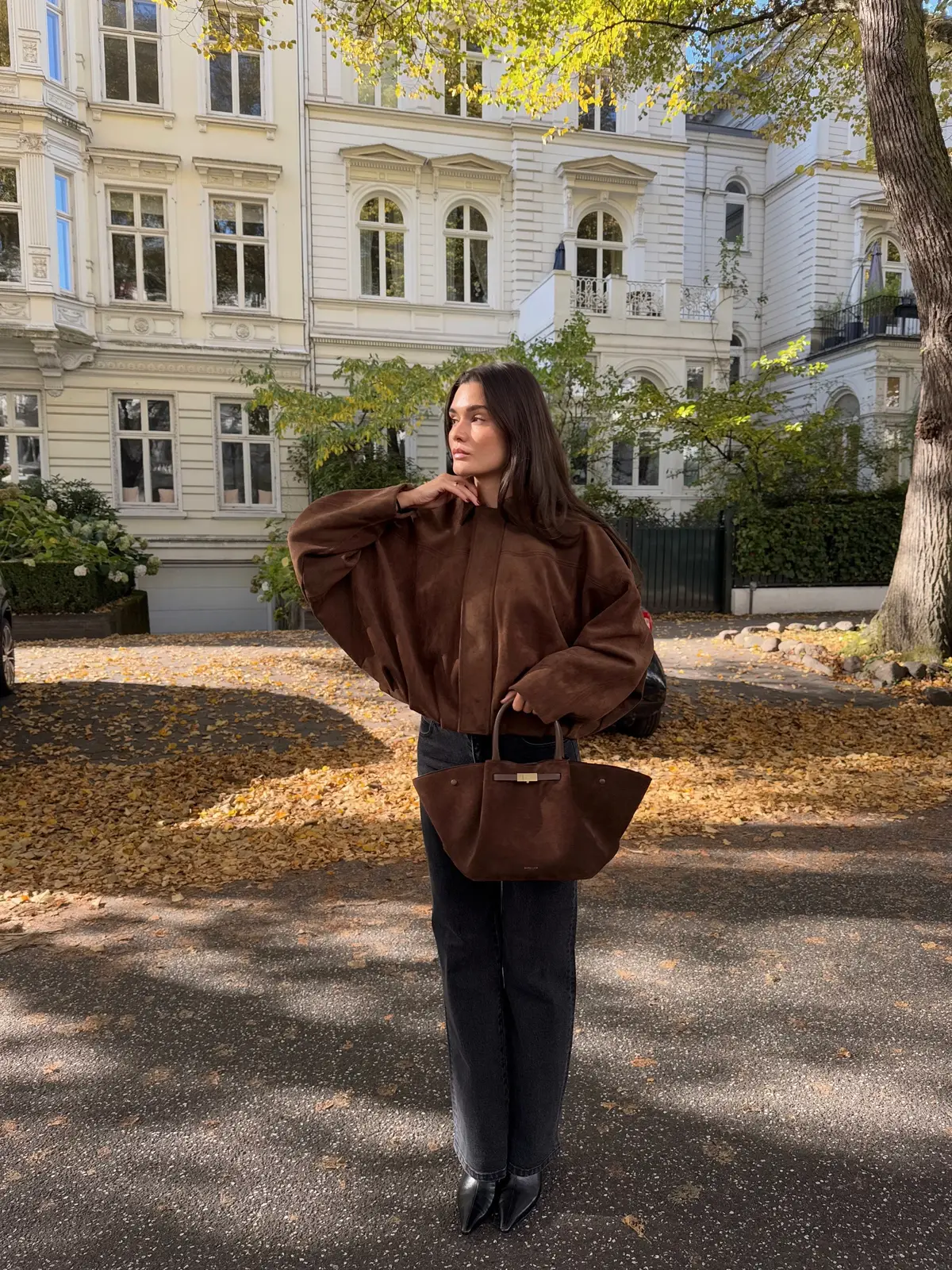 this shade of brown >>>> #suedebag #autumnfashion 