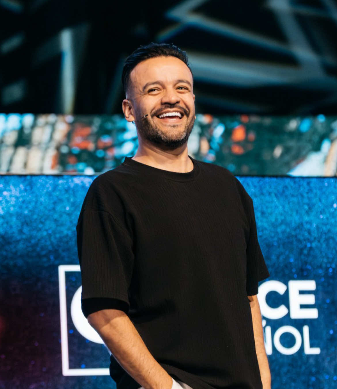 Cuando aprendemos a confiar en Dios y a darle lo que le pertenece, Él nos enseña que la fidelidad no empobrece… multiplica. 🙌 Ser fiel no es perder, es abrir la puerta para ver cuánto puede Dios bendecirnos cuando le entregamos todo.  Atrévete a ser fiel. Dale a Dios lo primero, lo mejor y lo que le pertenece… y verás lo que Él puede hacer con lo que queda. #palabradedios #reelscristianos #mensajespositivos #imagenescristianas #frasesdeldia     