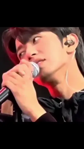 Actually, JiangHeng didn’t even need 10 minutes to fall for PeiEn — just one second was enough. Damn, he’s so in love with PeiEn, he can’t even hide it. 😭❤️‍🔥 #jiangli #seekyli #LiPeiEn #oceanjiang 
